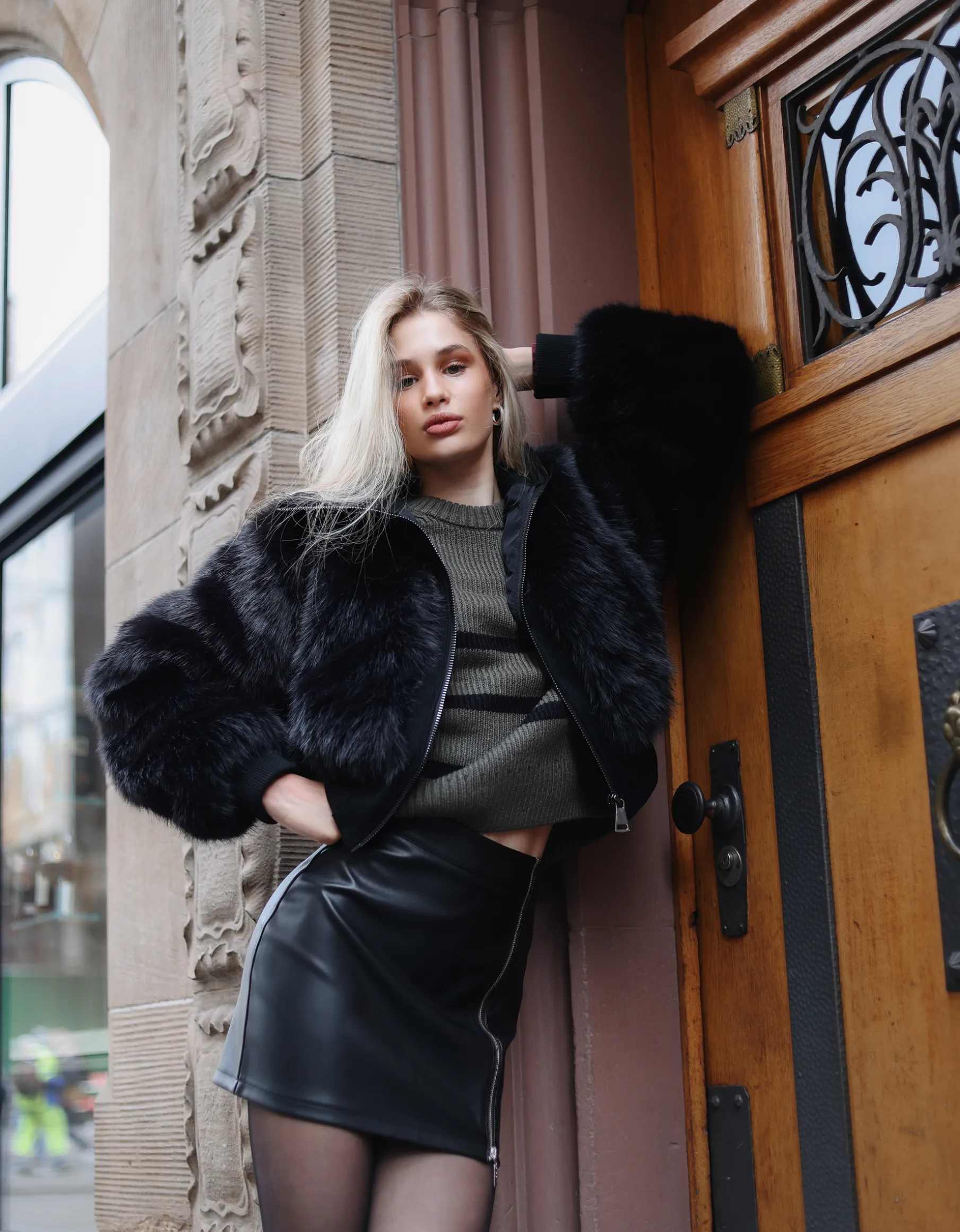 Tally Weijl Giacche^Giacca in Pelliccia Sintetica Nera con Chiusura Zip